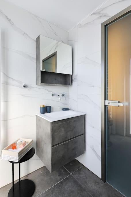 Apartment Blue Delta Palaio Faliro Athens